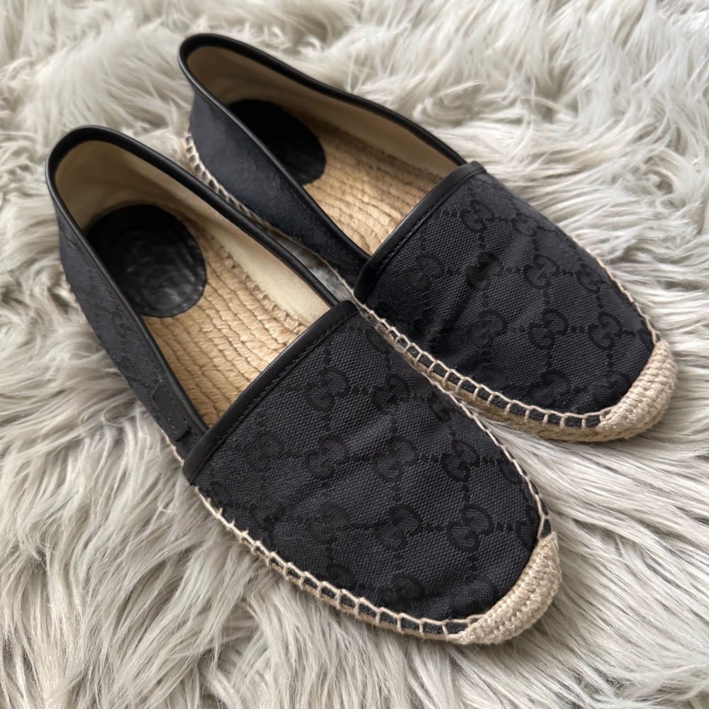 Gucci Black Espadrilles with Suede Finish and Contrast Stitching